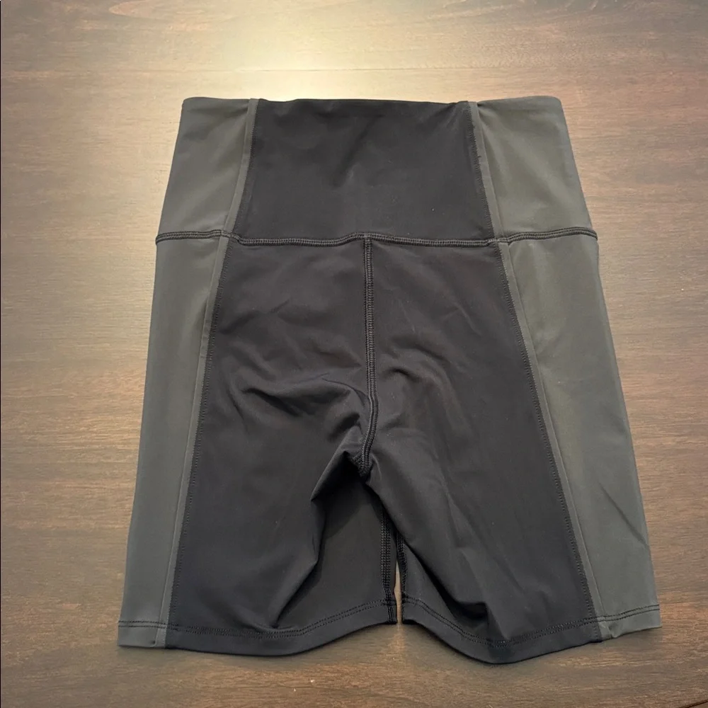 LULULEMON Black Grey Zip Bike Shorts 4/XS